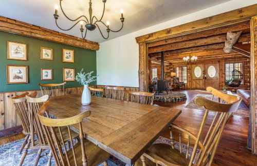 Log Cabin sleeps 20 with hot tub, EV Charger, firepit - Foto 28