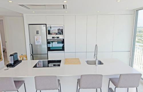 Loft Deluxe, Luminoso, Parking y Piscina - A 100 m del Mar AC - Photo 17