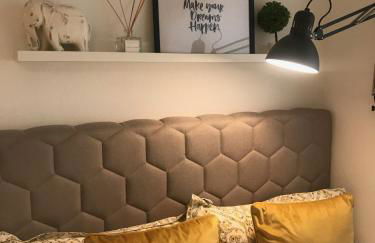 Designer's Flat - 3 Bdrm - Wifi - Best Location - Photo 15