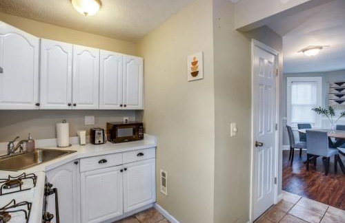 3BR Home with In-Unit Laundry Parking and Sound Bar - Foto 11
