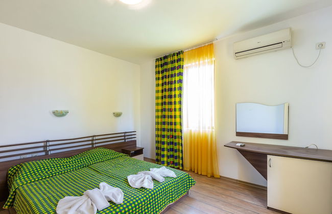 2 Bedroom Apartment in Dafinka Guest House - Photo 10