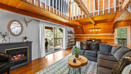 Charming A-Frame Cabin w Hot Tub & Mountain Views - Foto 5