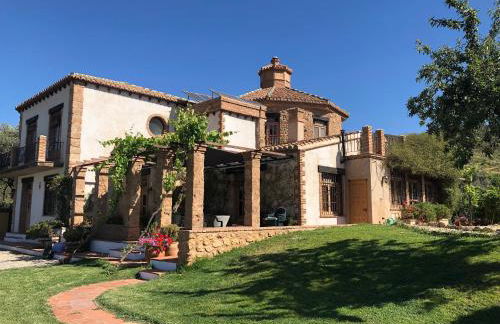 Traditional Farmhouse; large pool,gardens & views. - Foto 1