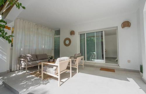 Luxury 3BR Puerto Banus, Pool, Garden, Walk to Marina & Beach - Photo 6
