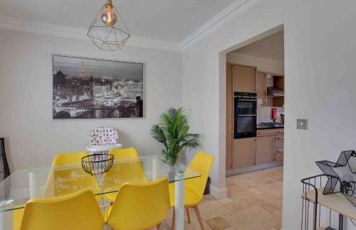 Elizabeth II Five Bedroom Spacious Home - Foto 47