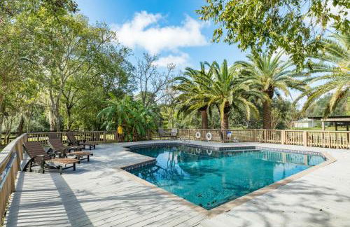 Stunning Waterfront Rental Property with Private Dock and Pool - Foto 4