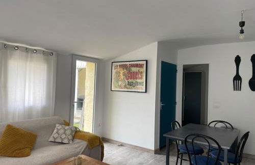 Chez moon Joli appartement rénové proche centre et parking privé - Foto 18