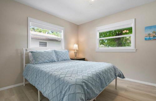 Serenity by the Sea! Cozy pool home with putting green & fire pit! - Foto 34