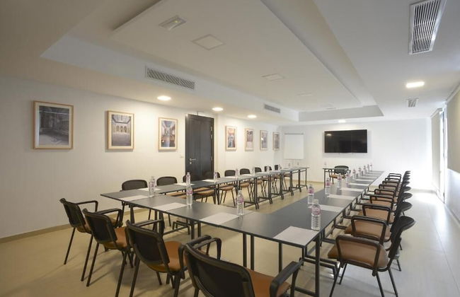 Maia Hotel Suites - Photo 51