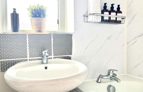 Sleeps 2 -Central Ellesmere -Parking - PetFriendly - Foto 22