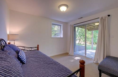 Scenic Smith Mountain Lake Getaway with Deck and Dock! - Foto 25