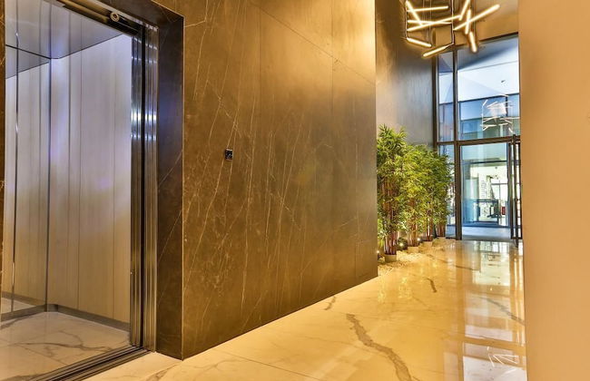 ROYAL GARDENS Apartments - Photo 2