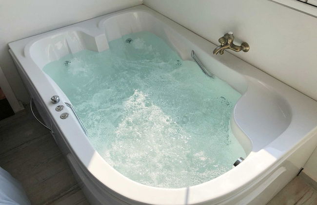 Xuru Stays I Jacuzzi Studio @ The Pyramids Free Airport Pickup - Foto 11