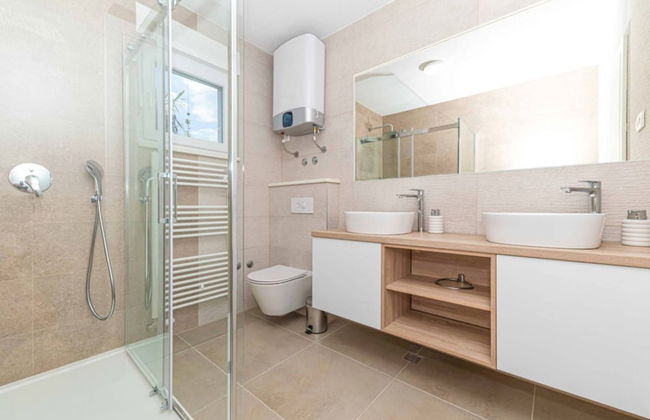 Expansive Retreat With Private Pool & Bbq, Near the Beach - Foto 30