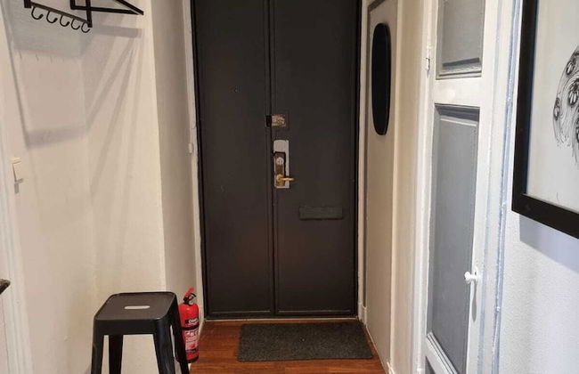 Apartment Sleeps 4 Near Shopping Street - Photo 14