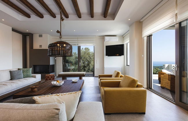 Villa Rizes Luxury in Maroulas - Photo 7