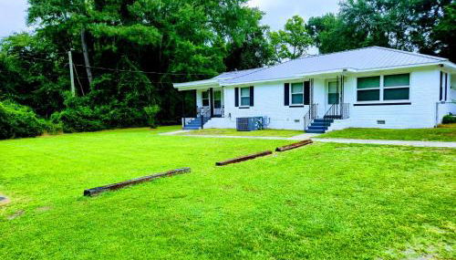 Cozy 4 bedroom home & Large Fenced Yard - Foto 5