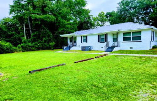 Cozy 4 bedroom home & Large Fenced Yard - Foto 5