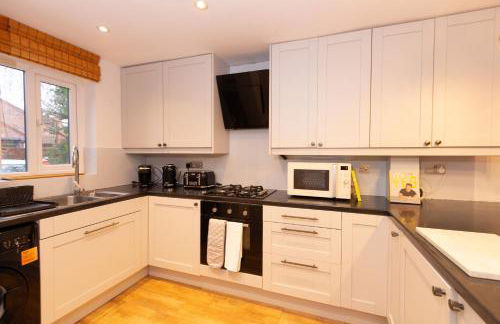 Cosy 4BR house, West Didsbury, bars and restaurants close by, Free Parking, Sleeps 8 - Photo 13