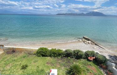 Stunning Beachfront Apartment Strátos - Foto 3