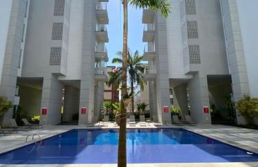 ACONCHEGANTE E MODERNO APARTAMENTO PERTÍSSIMO DA PRAIA - Foto 1