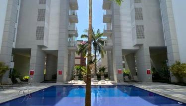 ACONCHEGANTE E MODERNO APARTAMENTO PERTÍSSIMO DA PRAIA - Foto 1