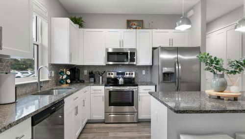 Canopy Couplet - 2 Upscale Condos by Main St - Foto 5