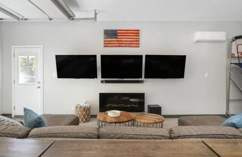 Lakefront Luxury with Private Beach, Sleeps 14 - Foto 6