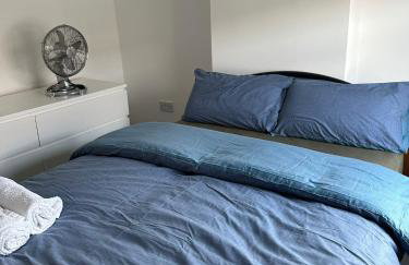 Charming Two-Bedroom Retreat-Garden Oasis Near Central London & Transport Links - Foto 22
