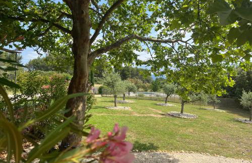Proche Roussillon, La villa rouge Luberon, piscine chauffée, climatisation et vue Luberon - Foto 30