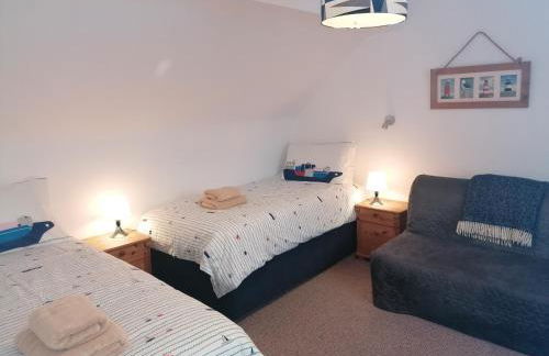 Two Sails Brixham - Spacious modern family seaside home - parking - wood-burner - dog friendly - Photo 12