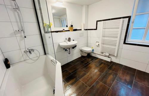 AyCatcherHomes - Luna Boutique Duplex Apt 3BR 2BA 7G Old Town Marburg - Foto 36