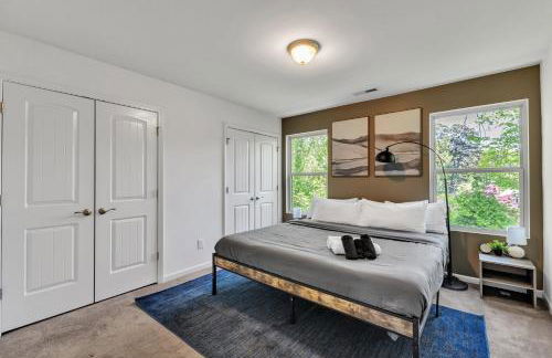 4BR Townhouse King Bed 2-Story Near NC State - Foto 33