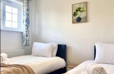 Turquoise Tranquil- 3 Bed House - Photo 10