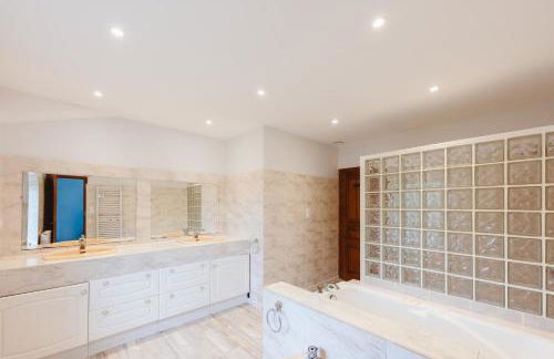 Aile château de Saint-Sarnin pour 10 personnes avec piscine - Foto 6