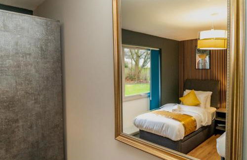 Free Parking New Modern Gem in Harrow - Photo 25