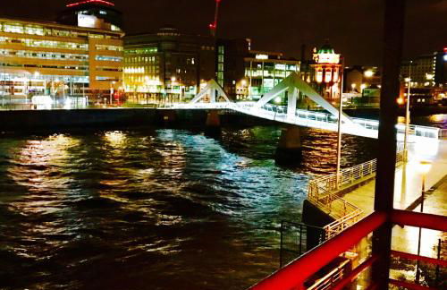 Glasgow City Centre Flat with River Views and Parking - Foto 2