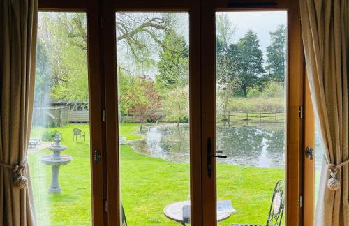 The Barn cottage with hot tub overlooking the lake - Foto 12