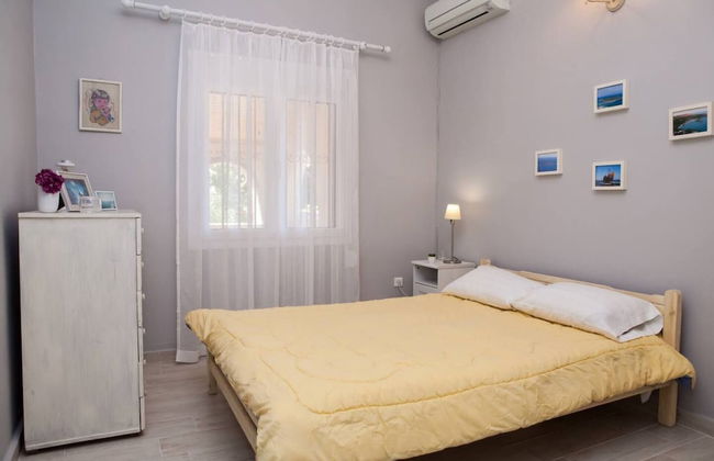 Feels Like Your Home at Ermioni - Photo 8