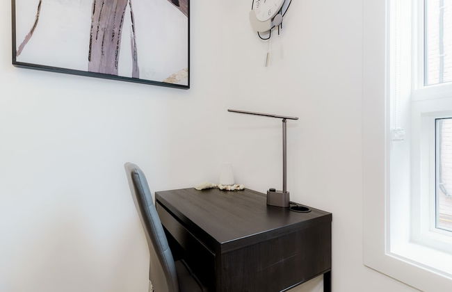 Elegant Suite—Near Kensington Market, Sleeps 8 - Foto 22