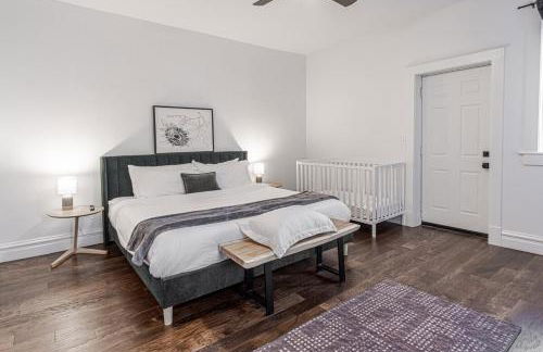 Ann Avenue Spacious 3BR Home with Games, Yard and Near Downtown - Photo 24