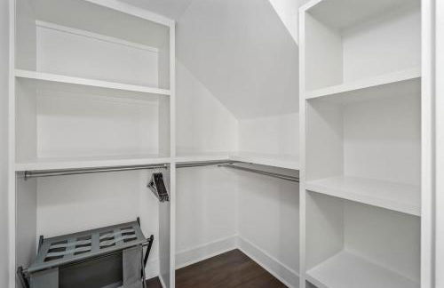 Chic Oasis 2 miles from DT - Pool table - B-Dashy - Foto 42