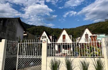 Casa estilo chale dúplex com 3 quartos, churrasqueira, balanço, chuveirão e a uma quadra da praia - Foto 37