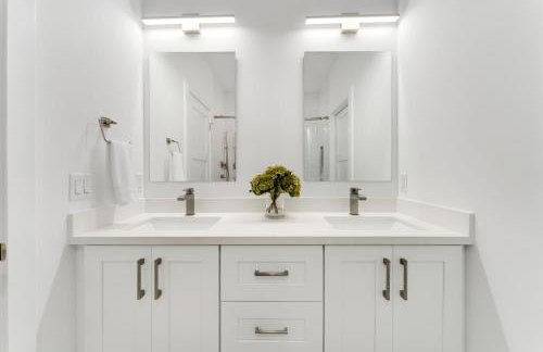 Oceanfront Oasis BBQ Patio, Free Dock, Pool and Secret Speakeasy - Foto 7