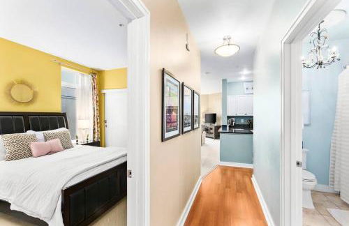 Corner Unit in the middle of it all - 99 Walkscore - Foto 31