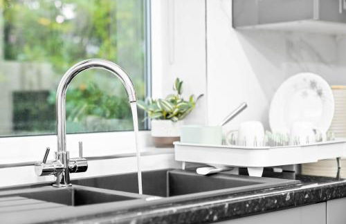 Marcot House Modern 5 bedroom house Solihull 10 mins drive from bhx & nec private off road parking - Foto 66