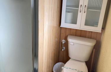 Near Yosemite Bass Lake Cabin with Hot Tub, Lake View, Pet Friendly - Photo 31