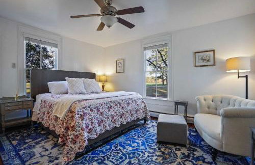 3BR Farmhouse with Porch Fire Pit Horseshoe Pit - Foto 14