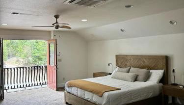 Cozy Private McCall Downtown Remodeled Studio - Photo 2