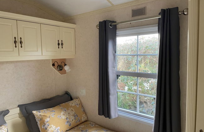 Captivating 2-bed Static Caravan on Private Land - Photo 3